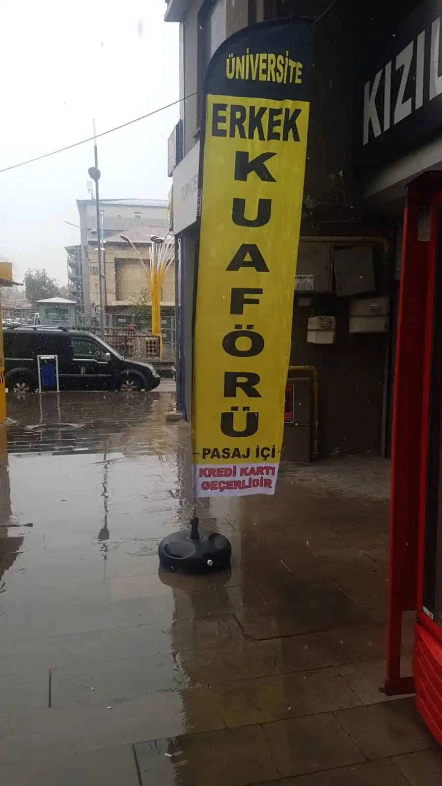 erkek-kuaforu-yelken-bayragi-1
