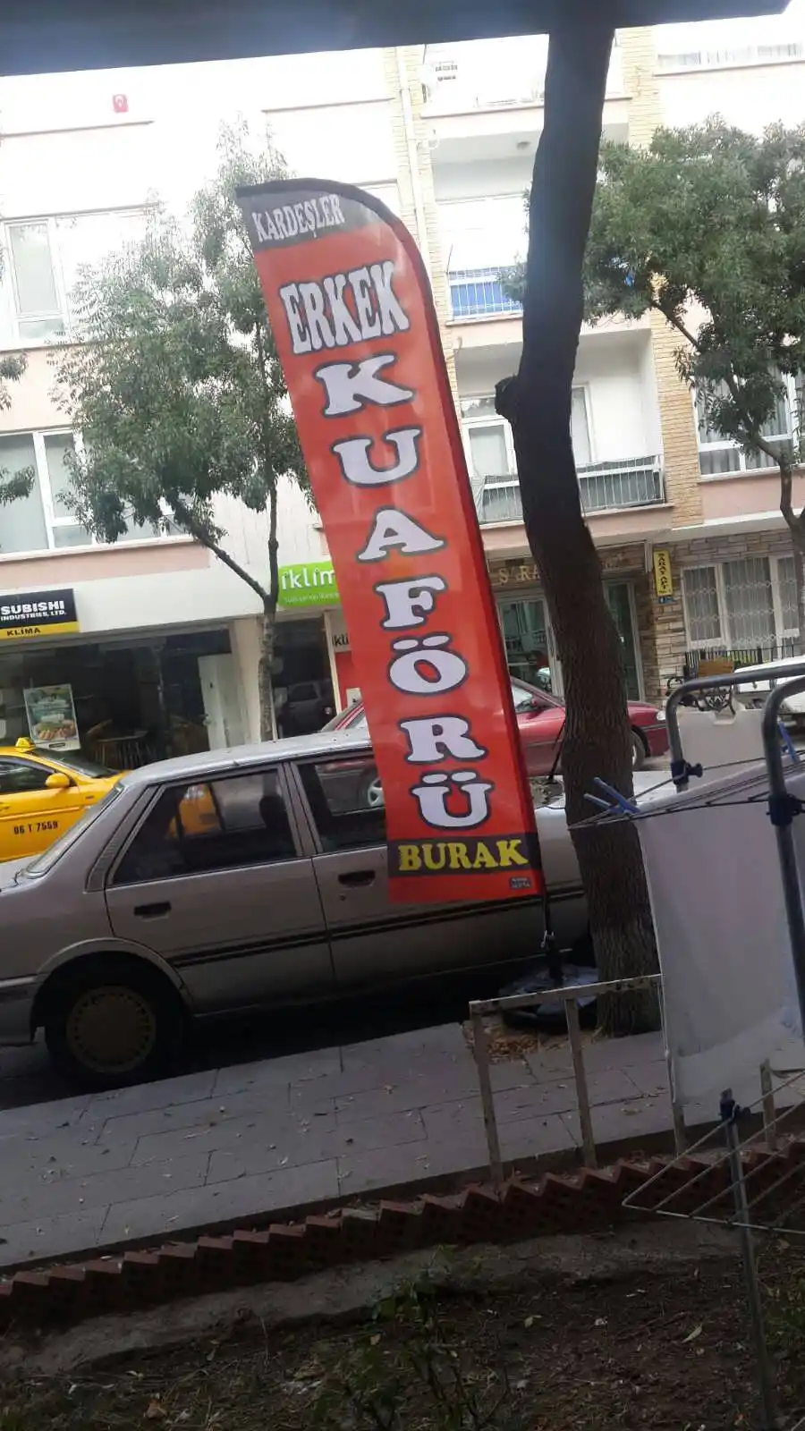 erkek-kuaforu-yelken-bayragi-2